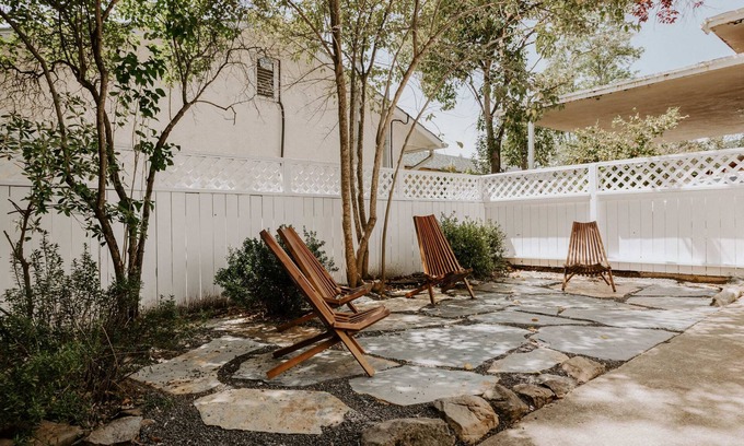 Mariposa House | Bullion Street Cottages. Half Dome. 1/2 block walk to all. (#4)