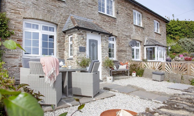 Torcross House | Bumble Cottage - a coastal cottage in the small Devonshire village of Torcross within steps from th