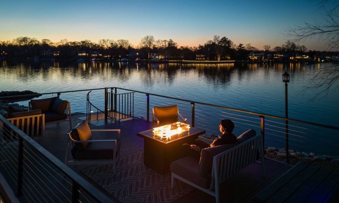 Arnold Boat Rental | Bung-a-flo Tiny Bohemian Designed Floating Home w/360 Waterfront Views