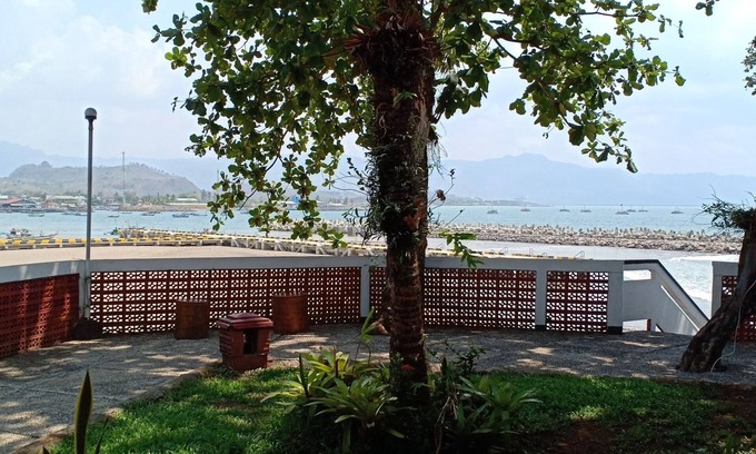 Pelabuhan Ratu Bed & Breakfast | Bunga Ayu Seaside Resort