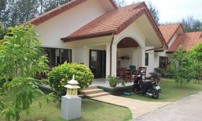 Pong House | Bungalow by the beach with hotel service at Koh Kho Khao