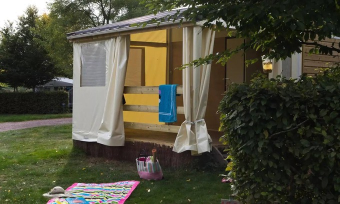 Culoz House | Bungalow Canvas - ohne Sanitäranlagen. 1 Schlafzimmer Doppelbett, 1 Schlafzimmer 3 Betten (1 Etagen) 5 Personen