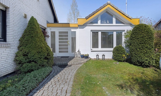 Ronnau House | Bungalow 'Lemke Mit Terasse' with Private Garden and Wi-Fi