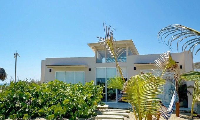 Punta Sal House | Bungalow on the beach in front of the warm and calm sea of Canoas de Punta Sal.
