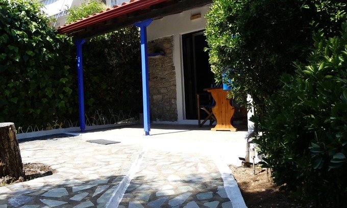 Aipeia House | Bungalow right on the beach