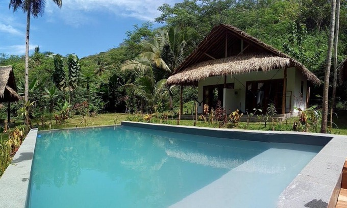 Java House | Bungalow tropical king bed