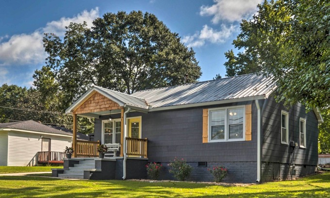 Covington House | Bungalow w/ Golf Cart, 1/2 Mi to Historic Square!