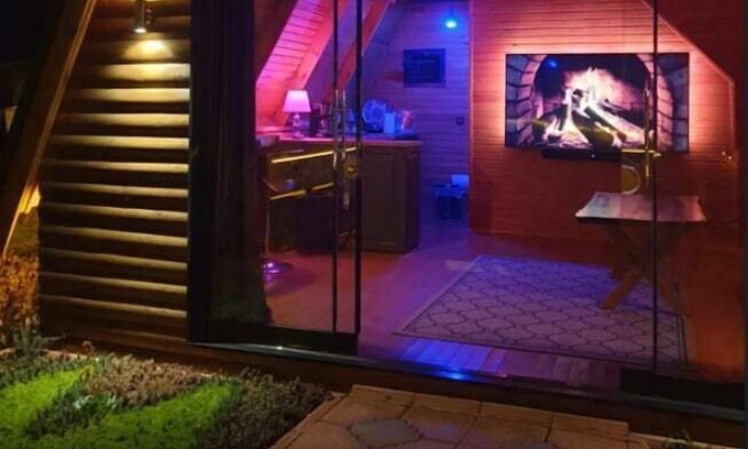 Cinarcik House | Bungalow with Shared Garden near Beach in Cinarcik