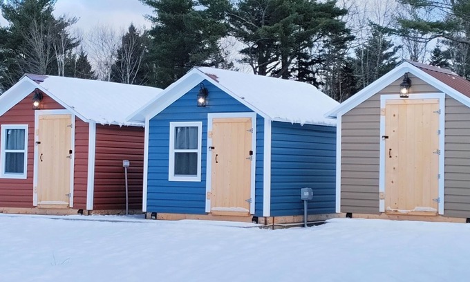 Smiths Corner Cabin | Bunkie Cabin(dbl bed with dbl Bunkie bed) close to Lakes,Zipline,Ski & Vineyards