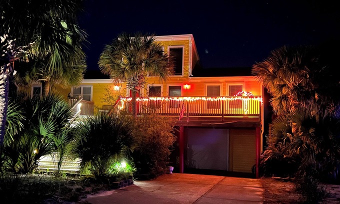 Toilla Segunda House | Bunny and Boo's Beach Bungalow - Outside Paradise, Large Decks, BBQ, and Games!