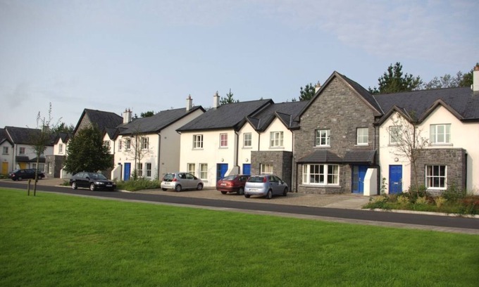 Bunratty Apartment | Bunratty West 4027 - a two story that sleeps 6 guests in 3 bedrooms