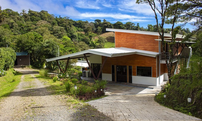 Quebrada Grande Hotel | Burbi Lake Lodge