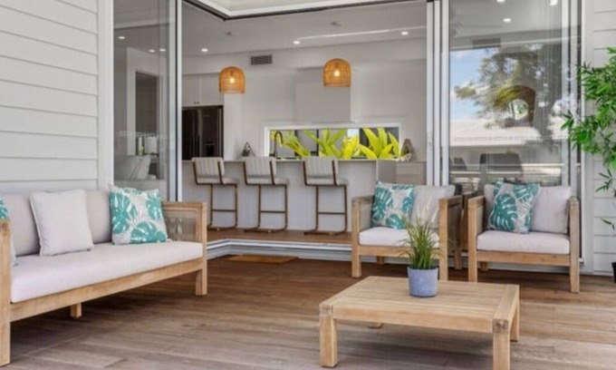 Burleigh Waters House | Burleigh Home with pool 4bed, 3bath, 700m to beach