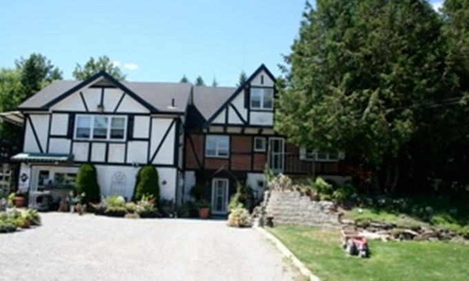 Peterborough Apartment | Burley's Executive Garden Suite