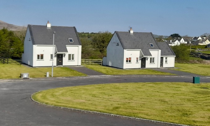 Ballyvaughan Cottage | Burren Way Cottage 02 - sleeps 6 guests in 3 bedrooms
