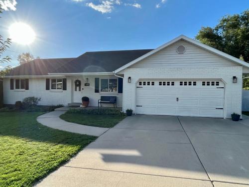Lakeview House | Business in Front and Fun in the Back Pets too