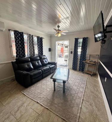 Georgetown Apartment | Business Suite 1A