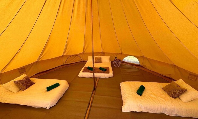 Chackmore Apartment | Buzzard's Tent In Meadow
