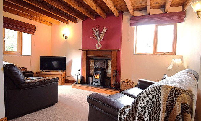 Cwrt House | Bwthyn y Cipar - Two Bedroom House, Sleeps 4