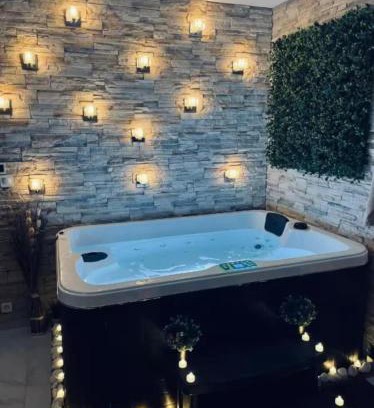 Bondy Apartment | BY NEPTUNE - Appartement Rustique JACUZZI