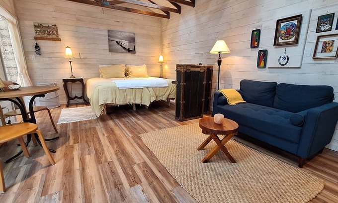 Gulf Islands House | By the Ocean perfect getaway for 2 on Salt Spring Island!