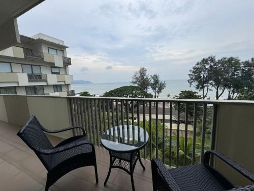 Batu Ferringhi Apartment | By The Sea Direct Seaview n Pool view#B53