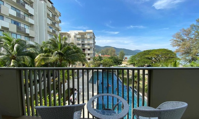 Batu Ferringhi Apartment | By The Sea@Side Seaview n swimming pool view #133A