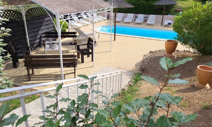 Les Esterets du Lac Villa | Côte azur Gite les Lavandes 2 pers :20euros par jour 1personne supplémentaire