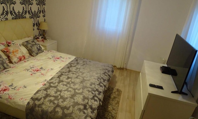 Sulina House | Căsuța Flori