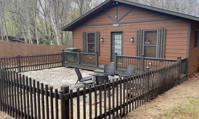 Newland Cabin | C & D Trivette's Cozy Cabin