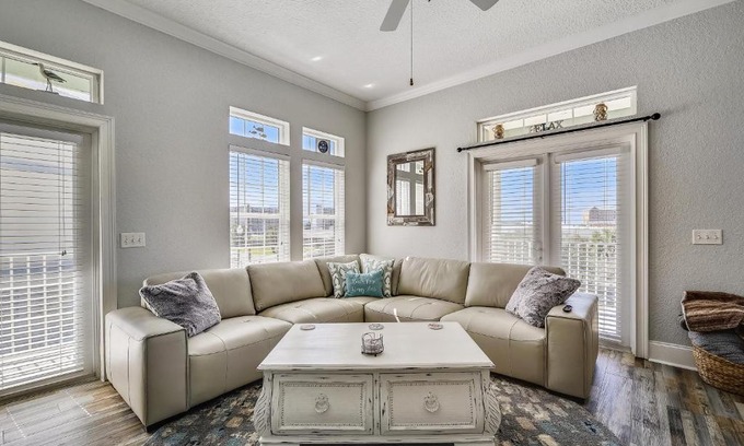 El Centro Beach House | C Dreams by Book That Condo