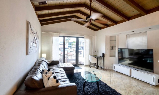 Nurmi Isles Apartment | C lg 1bed on the water
