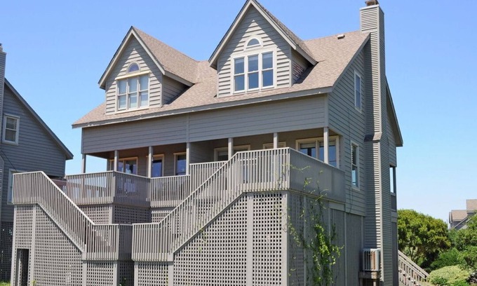 Topsail Beach House | C-View & Sound - Serenity Point with Community Pool