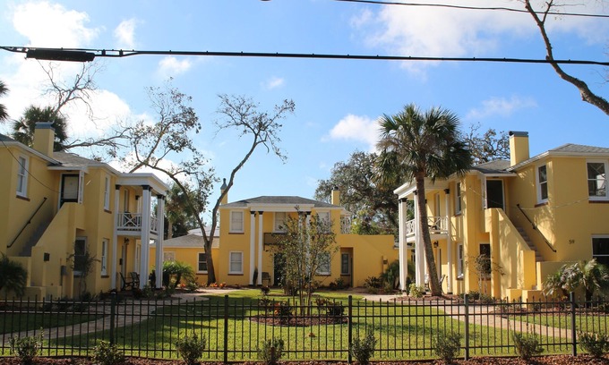 Downtown Historic District Apartment | C2 Perfect location in historic city center, near beaches, patio, free parking!