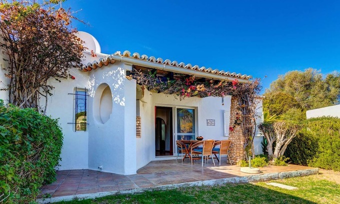 Mato Serrao Ski Chalet | C28 Q.P Amazing house nested in the heart of Carvoeiro!