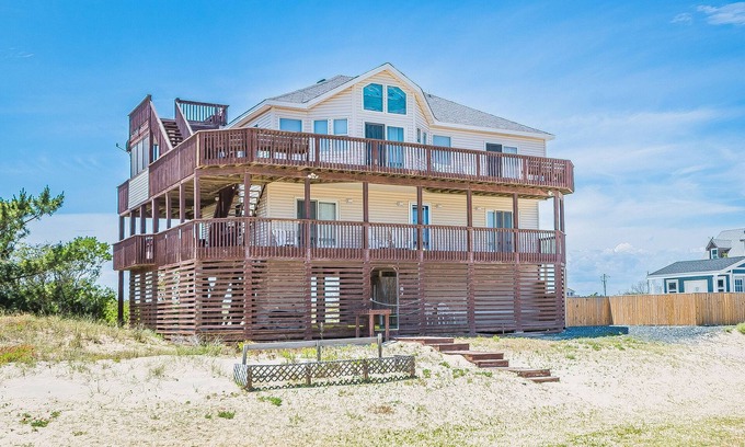 Corolla House | C9065 The Salty Sand Dollar. 4X4 Access, Wild Horses, Private Pool, Ocean Views, Wide Beaches!