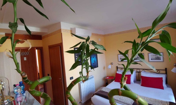 Dorsoduro House | Ca 'Barozzi - Large Red ensuite -