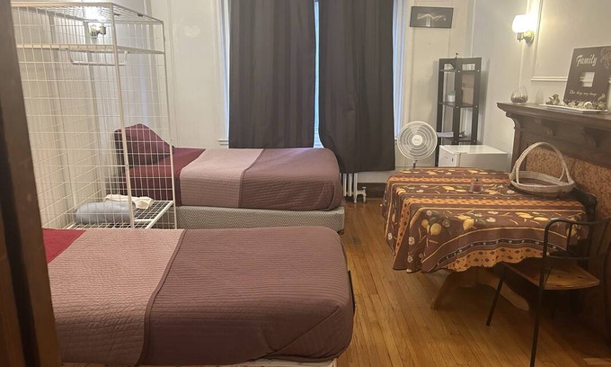 Cote-Des-Neiges—Notre-Dame-De-Grace Resort | Private room ∙ 2 guests