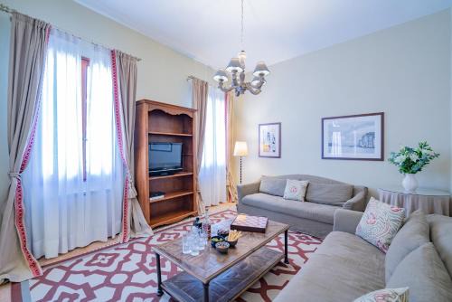 Dorsoduro Apartment | Ca' Canaletto Canal View Refreshed in 2024!