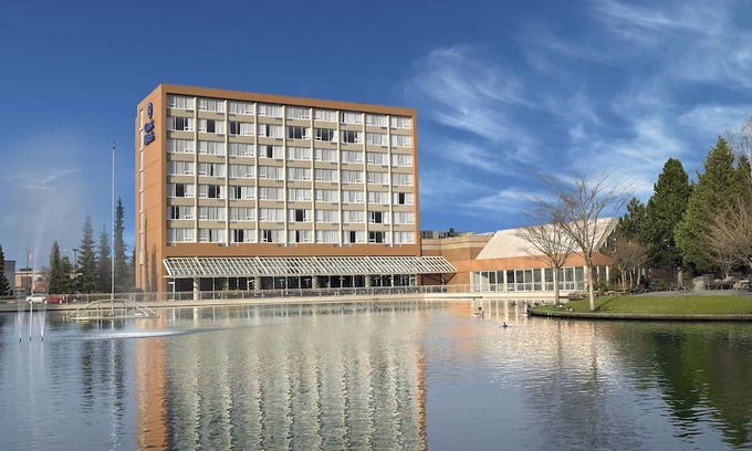 Chilliwack Proper Village West Hotel | Coast Chilliwack Hotel by APA