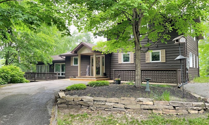 Rideau Lakes House | Lakeside Retreat with Private Dock | Brooks Bay Cottage
