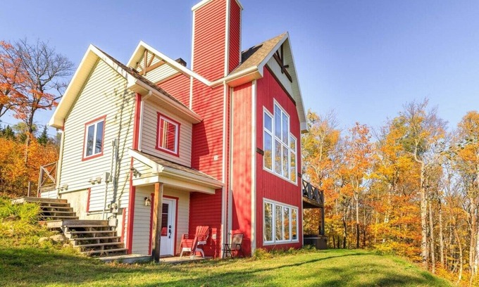 Petite-Riviere-Saint-Francois Ski Chalet | 61B Chalet: Garden Level, River Views & Spa