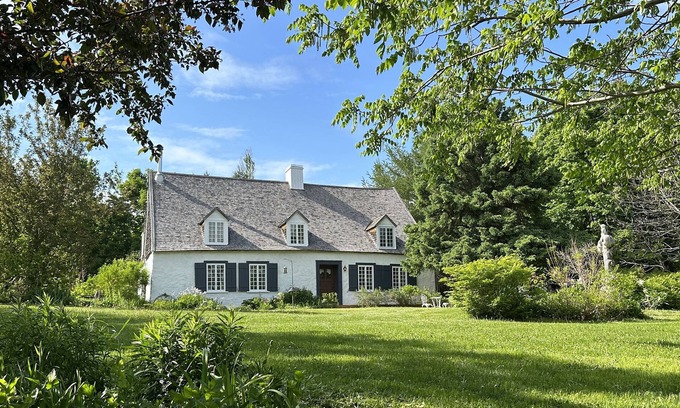 Saint-Jean-de-l'lle-d'Orleans Cottage | La maison de campagne. Ancestrale de 1669 à l'Île d'Orléans