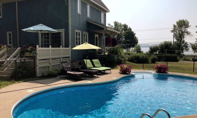 Saint-Jean-de-l'lle-d'Orleans House | Villa Azur Île d'Orléans/piscine et spa