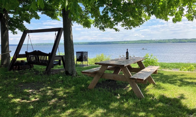 Saint-Laurent-de-l'ile d'Orleans Ski Chalet | THE HOUSE OF THE RIVER WITH GREAT WATERS #CITQ 299191