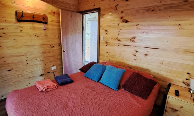 Coyhaique Cottage | Cabaña El Pescador en Coyhaique, incluye bañera de hidromasaje en mágico lugar.