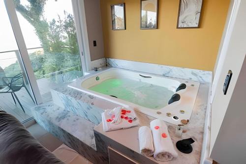 Igrejinha House | Cabana romântica com Jacuzzi ao lado de Gramado
