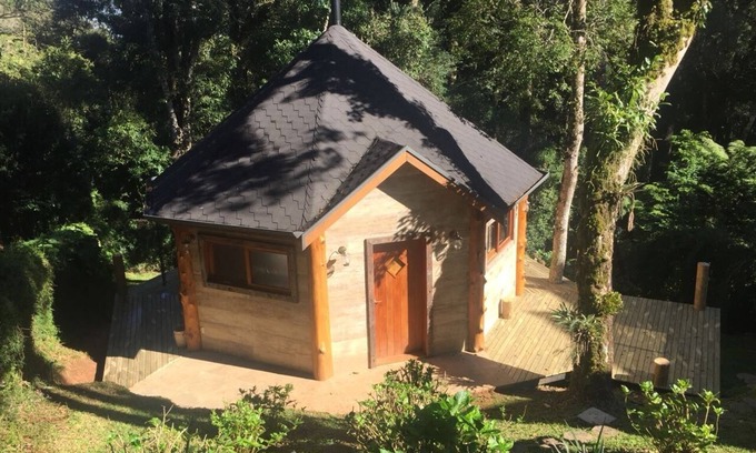 Monte Verde Cabin | Cabana Romântica em Monte Verde. A 6 Minutos de Carro do Centro. Aceitamos Pets