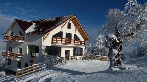 Lupeni House | Cabana Smile Straja