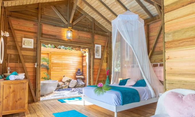 Deshaies Cabin | Cabane D'exception Jungle Lodge Piscine Privée et Baignoire en Pierre